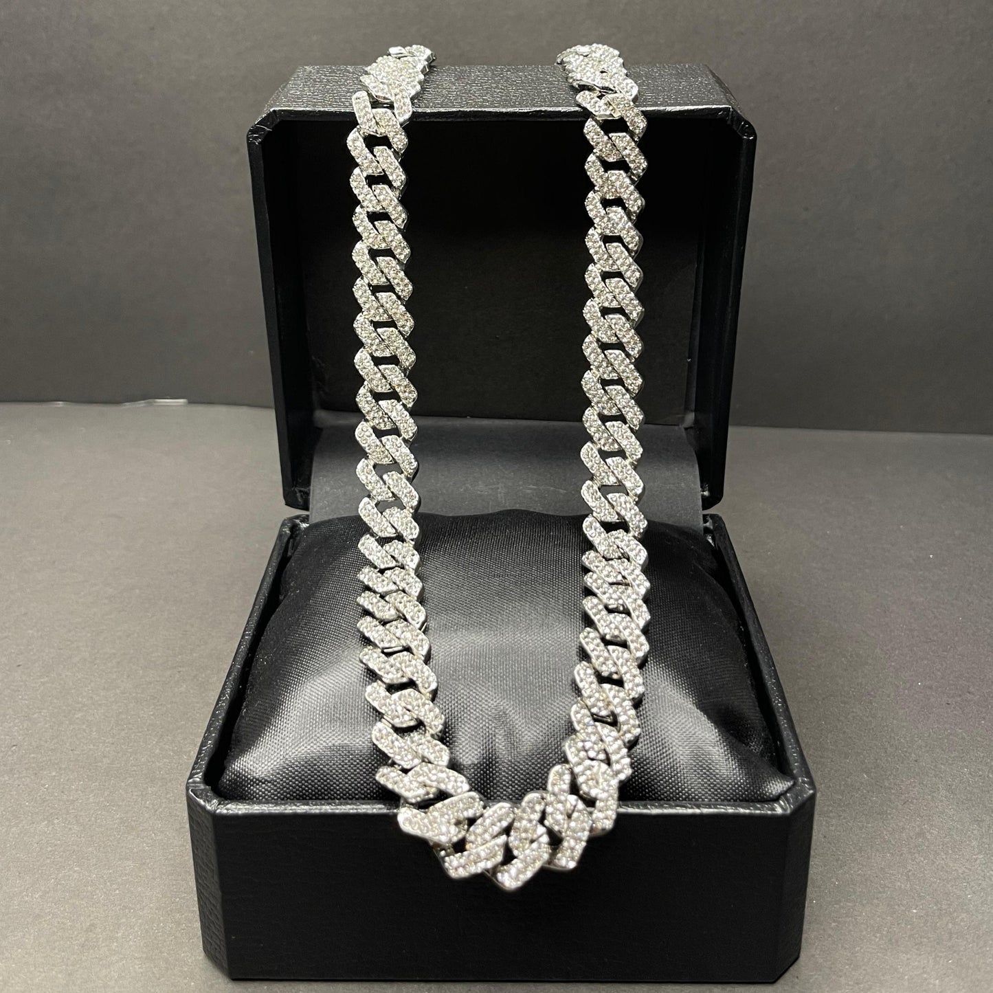 ⚪White Moon Set: Chain & Bracelet