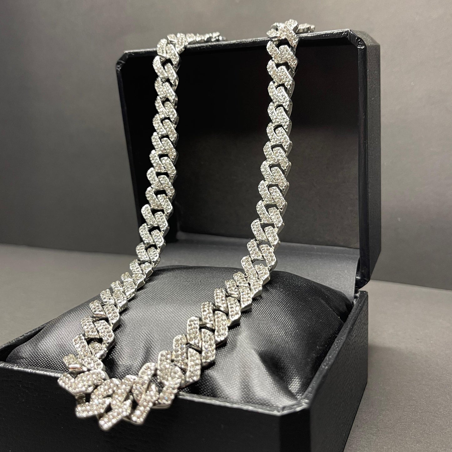 ⚪White Moon Set: Chain & Bracelet